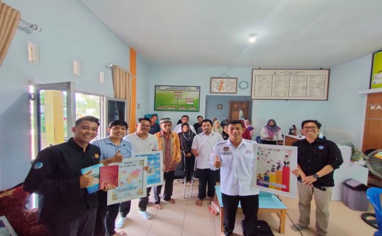 Foto berita Dosen dan Mahasiswa UBB Perkuat Literasi Masyarakat Desa Melalui Kegiatan Pengabdian