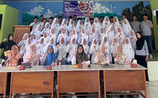 UBB Edukasi Siswa MAN 1 Pangkalpinang tentang UPF dan Olahan Ikan Sehat