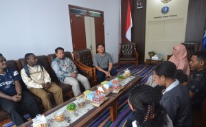 Lima Mahasiswa Asal Papua Jadi Bagian Keluarga Besar UBB, Rektor Tekankan Target Studi dan Masa Depan