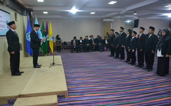 Rektor UBB Lantik 10 Dosen Angkat 10 Tenaga Kependidikan dan Serahkan SK Mutasi PNS