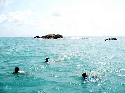Wisata Pendidikan Di Pantai Parai Kabupaten Bangka <Q>Snorkling dan selam</Q>