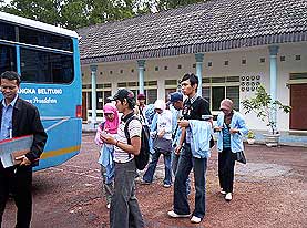 Kunjungan Mahasiswa perikanan Universitas Bangka Belitung - Indonesia ke Kapal TNI AL di Pangkalbalam