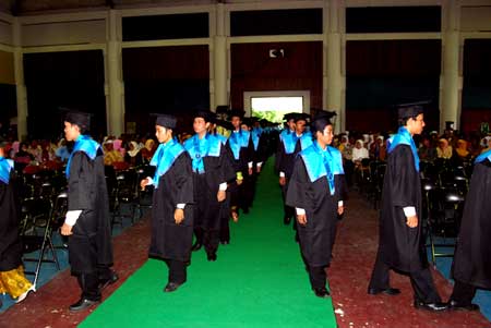 Wisuda III Universitas Bangka Belitung tahun 2008 bertempat di Aula Polman TImah UBB AIr Kantung Sungailiat Kabupaten Bangka Provinsi Kepulauan Bangka Belitung